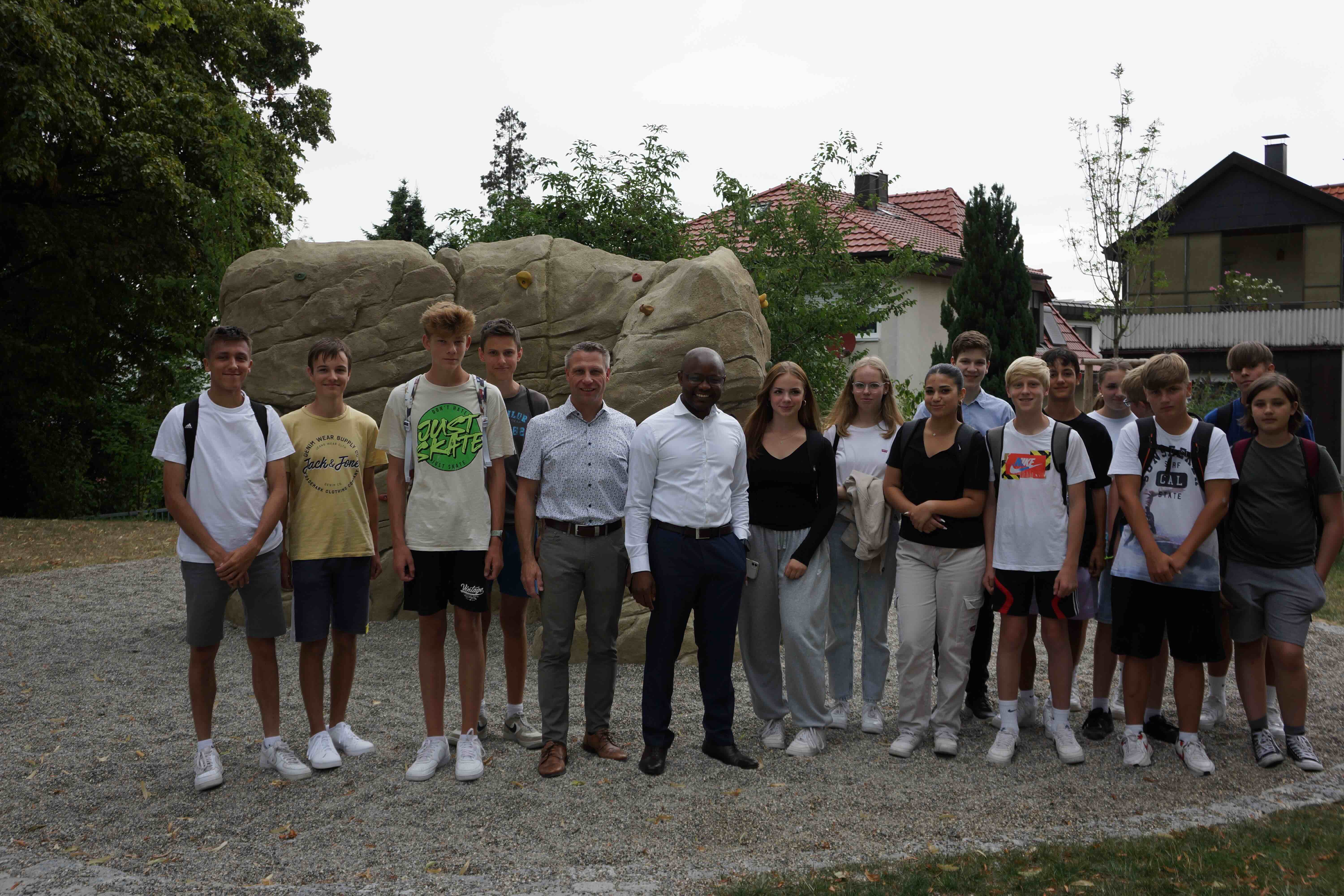 Schulhof 2023.jpg